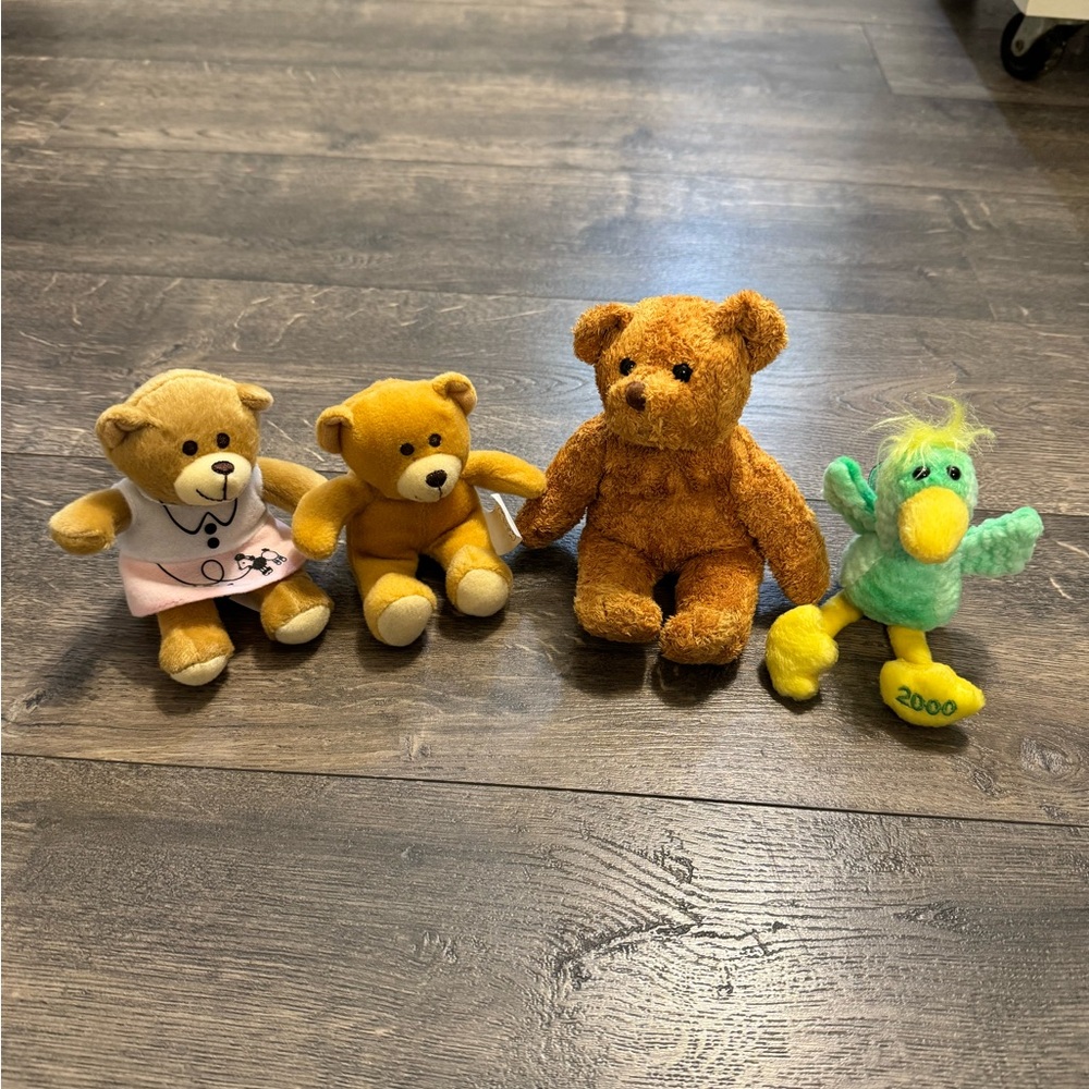 Lot of 4 Mini Stuffed Animals. Build‎ A Bear Read and Avon